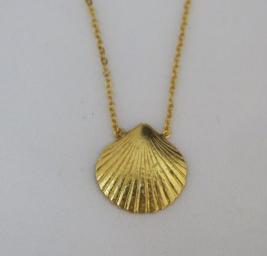 Ottoman Hands shell design necklace